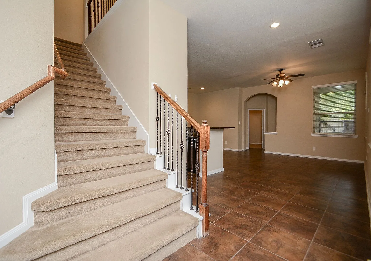 Beautifully Upgraded 3 Bedroom Townhome in The Woodlands Sterling Ridge — Photo 4
