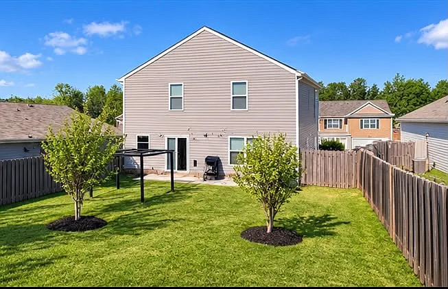 4 bed, 2.5 bath, 2196 sqft, $2,300 — Photo 3