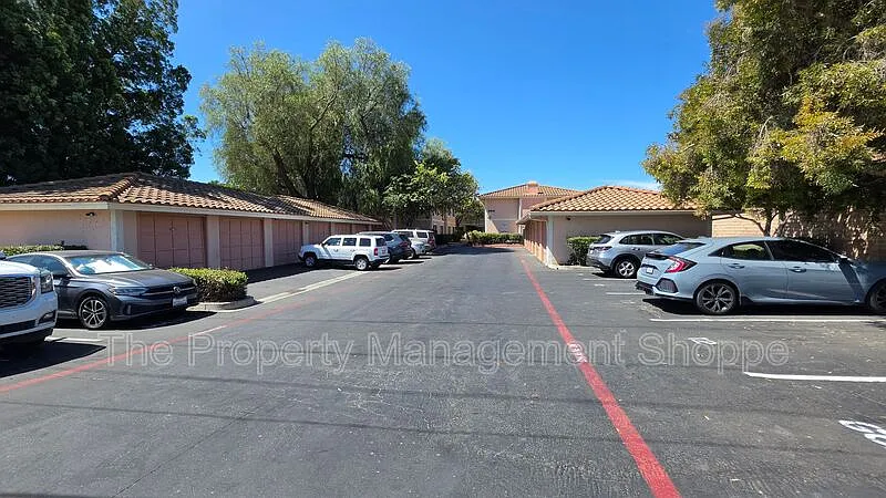 2 bed, 1.0 bath, $2,400 — Photo 3