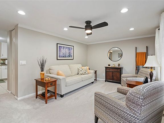 3rd image of 135 Fox Run Rd