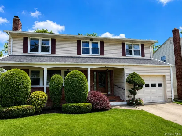 1395 Meadowbrook Road, Merrick, NY 11566