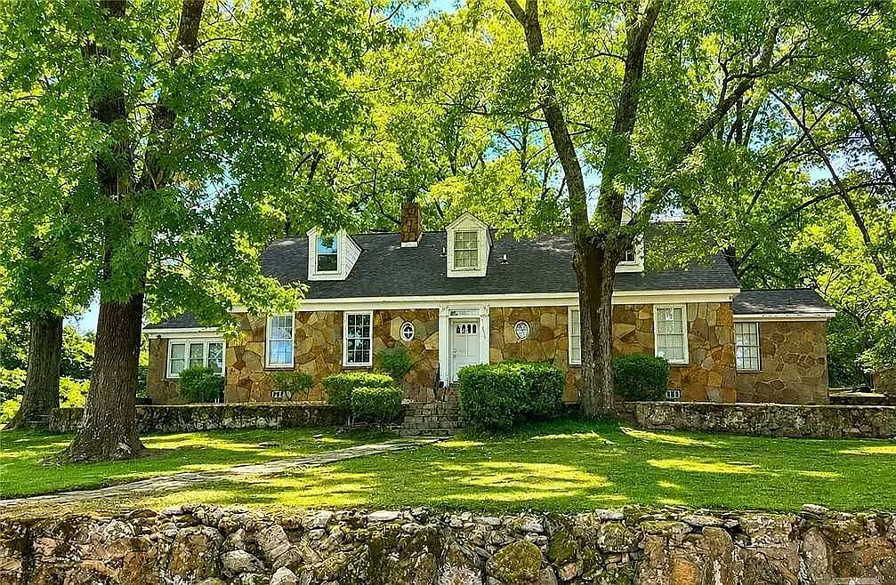 6 bed, 4.5 bath, 3756 sqft, $5,250 — Photo 1