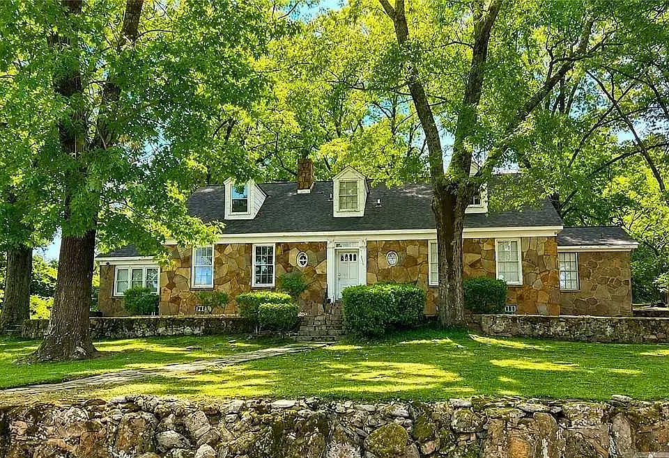 2815 Riverbend Rd