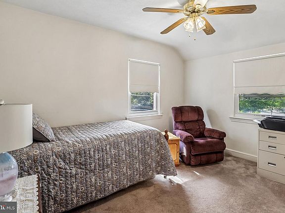 4th image of 1674 Varnum Pl NE
