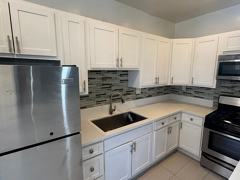 250 N Kenmore Ave #203 — Photo 6