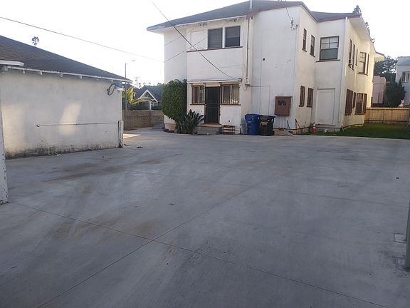 5th image of 2652 S Manhattan Pl