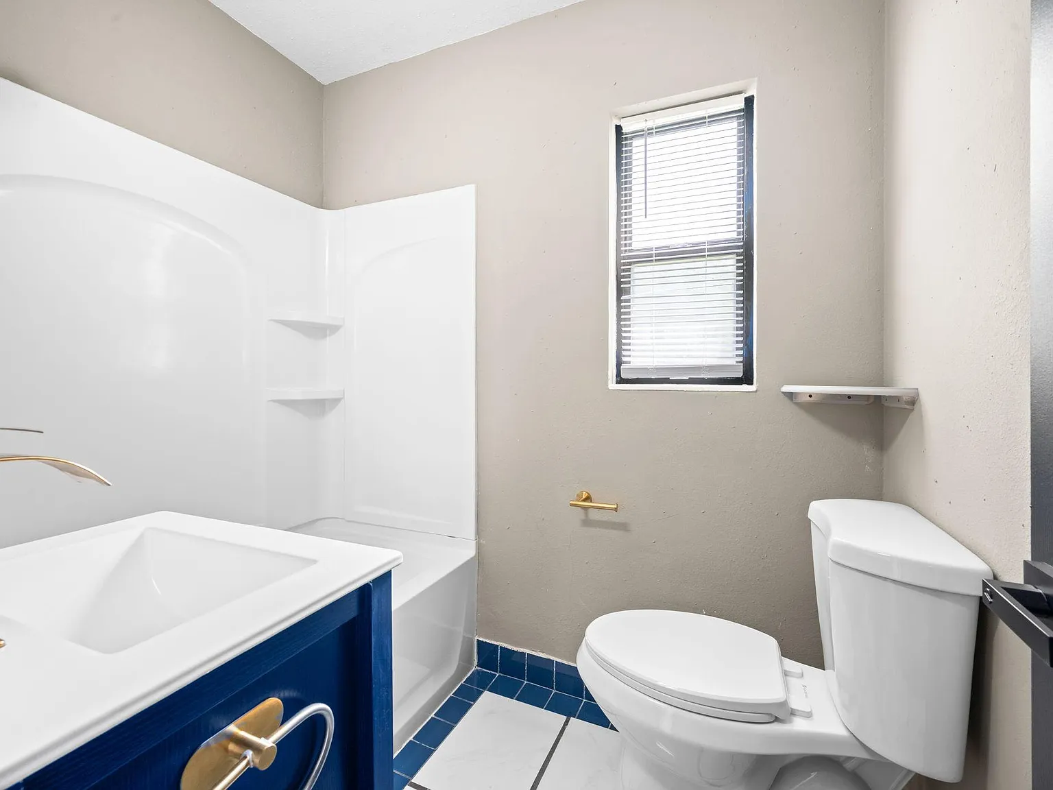 4 bed, 2.0 bath, 1600 sqft, $728 — Photo 4