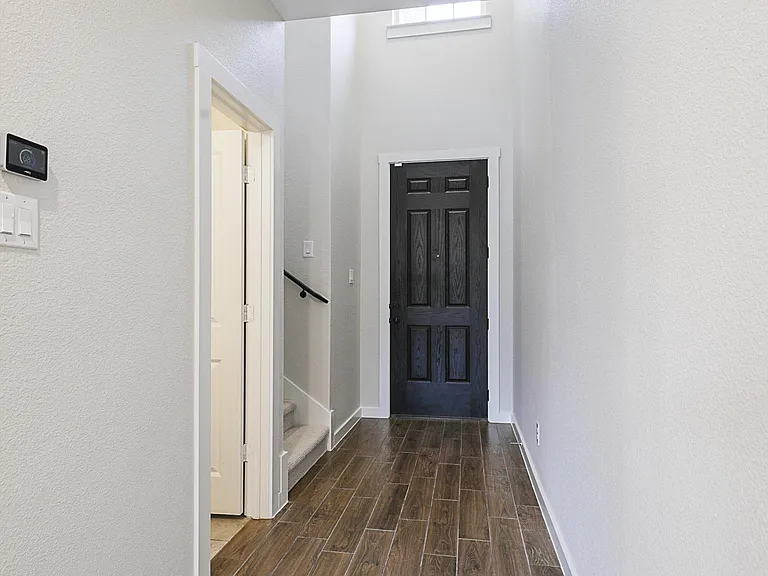2729 Splendor Dr — Photo 3