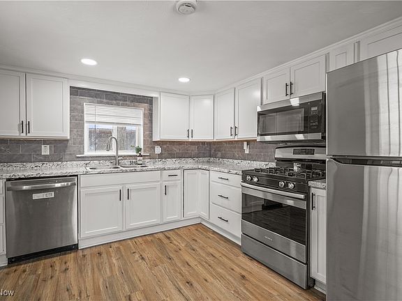 3rd image of 601 E 8th St