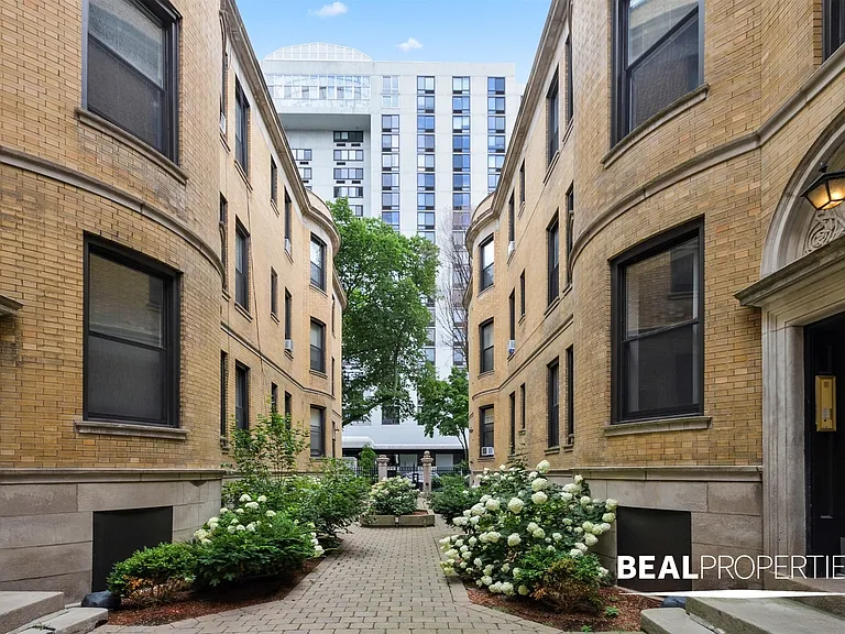 1216 N Dearborn St #B2 — Photo 13