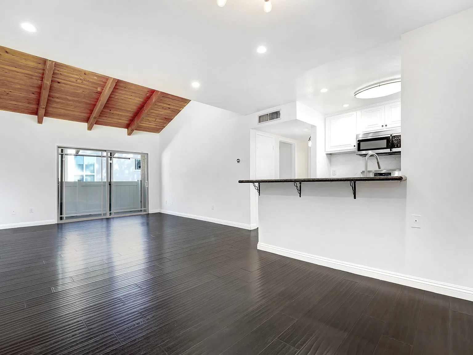 10331 Lindley Ave — Photo 2