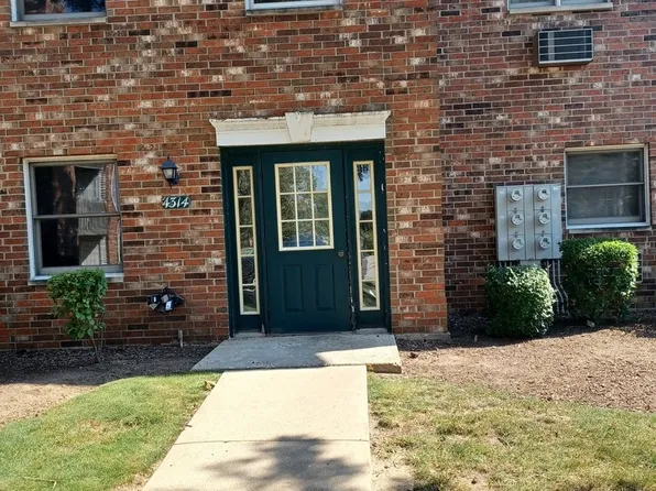 4314 W Shamrock Ln APT 2D, McHenry, IL 60050