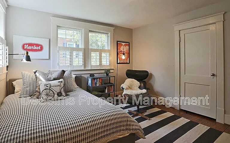 704 Timber Ln — Photo 16