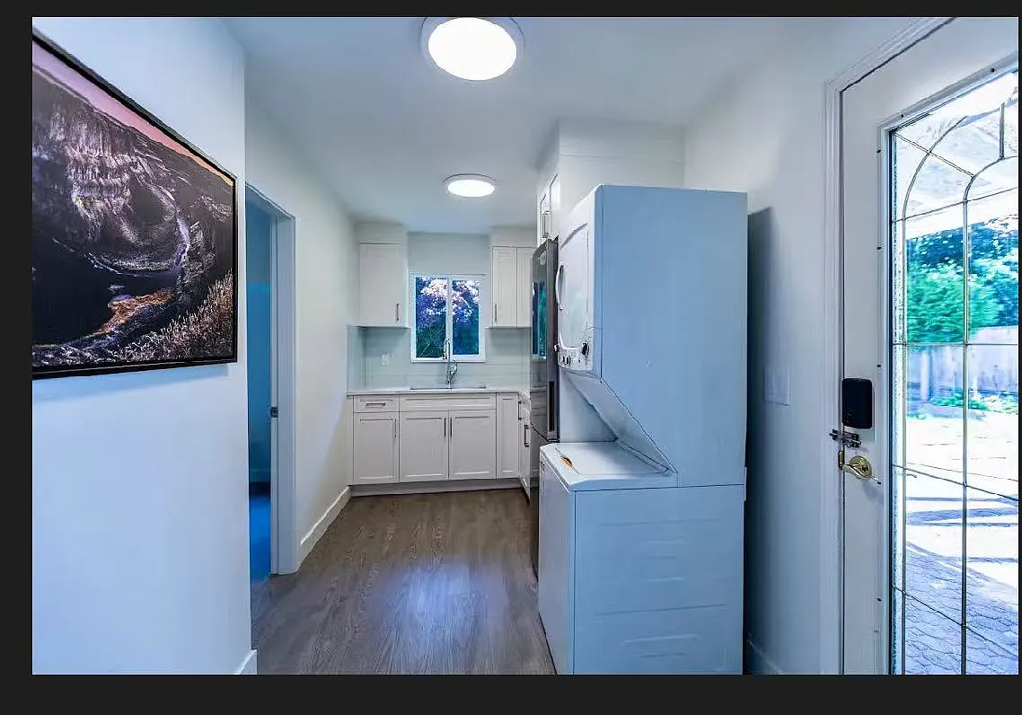 1 bed, 300 sqft, $1,080 — Photo 4