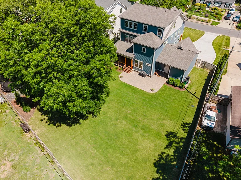 2852 Dorchester Pl — Photo 31