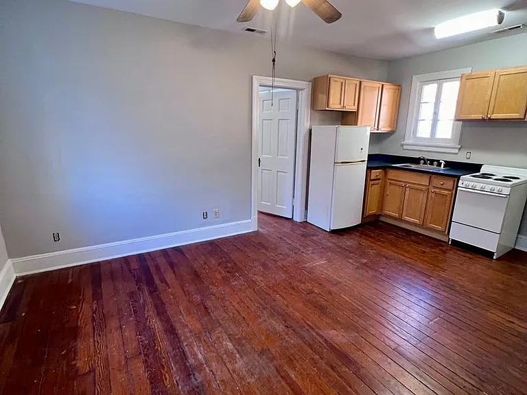 200 W Franklin St — Photo 2