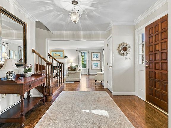 3rd image of 37 Smithshire Est