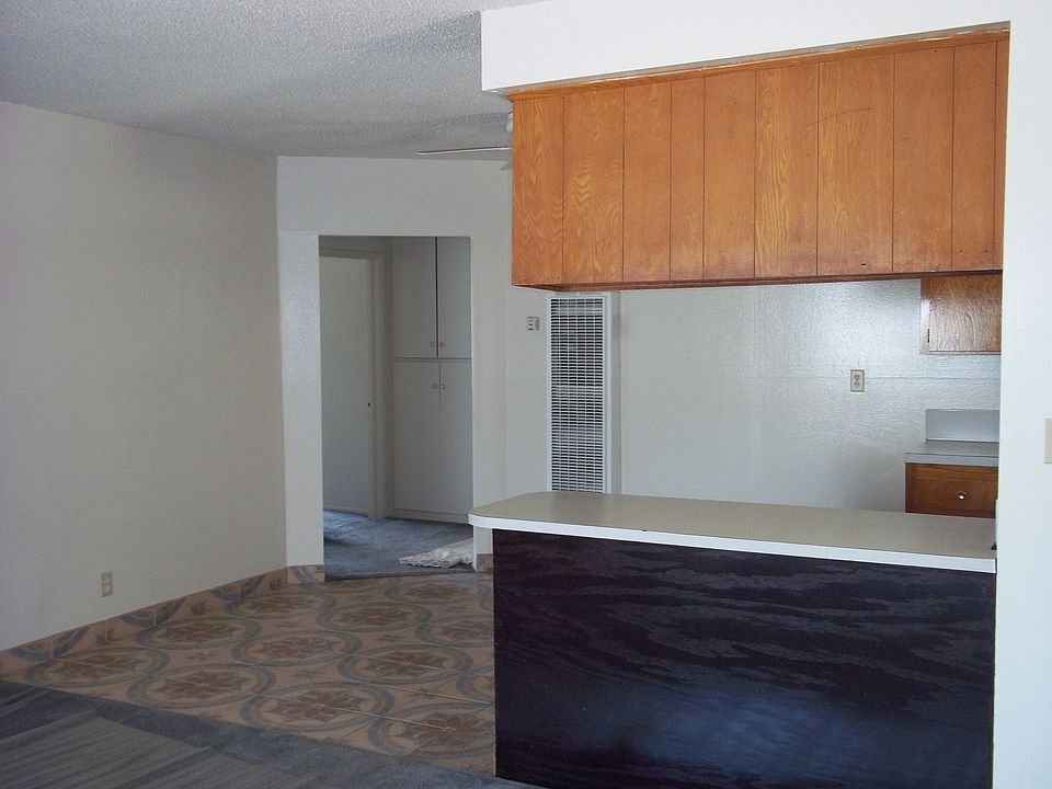 living toward bedrooms