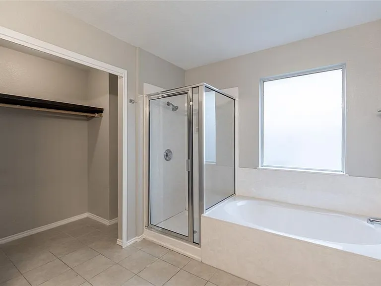 1701 Golden Sunrise Ln — Photo 12