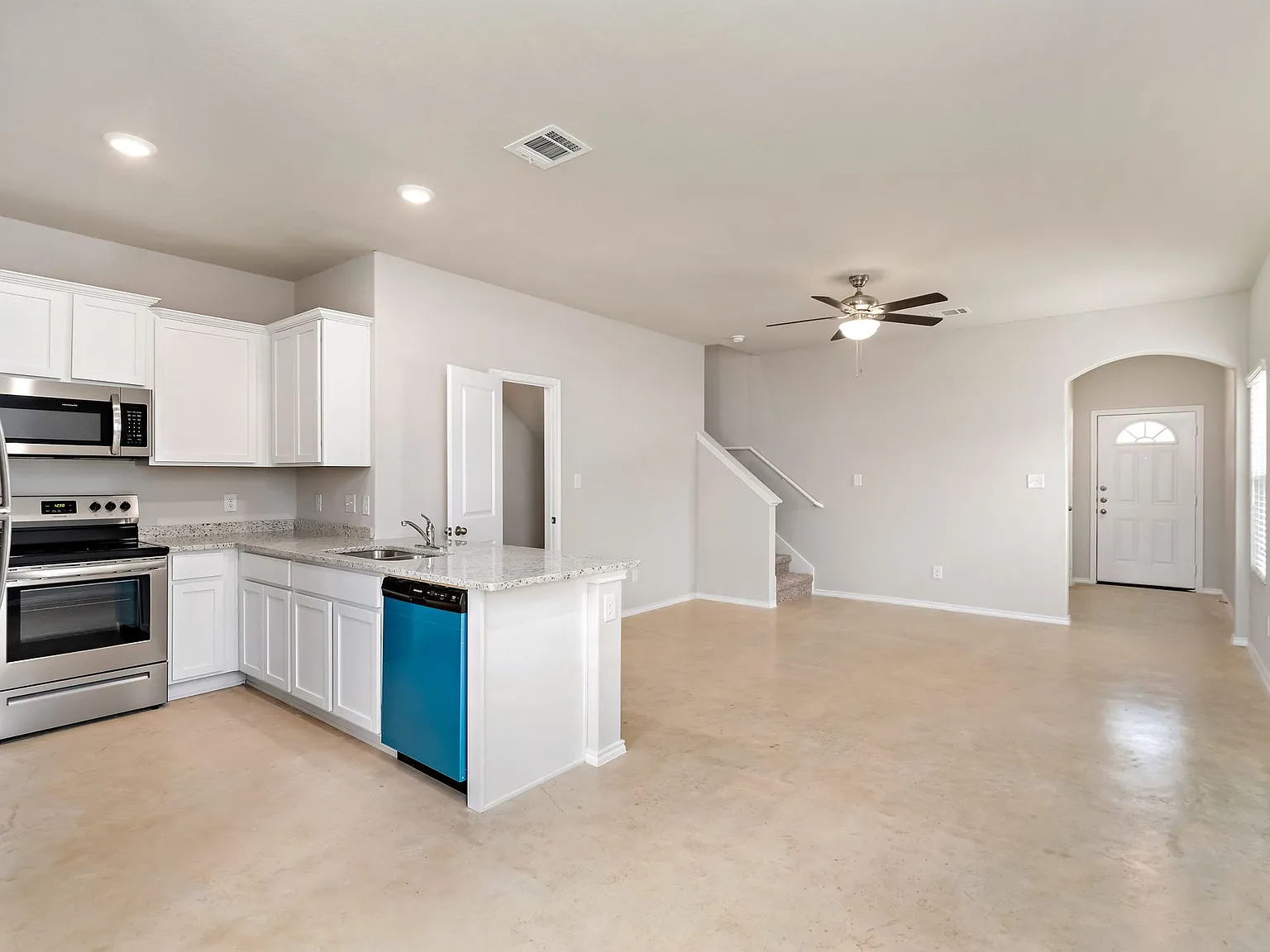 New Unit Available for Rent! Move In Specials! — Photo 4
