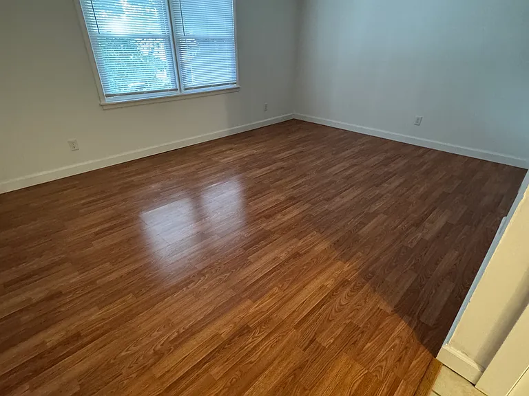 901 Illinois St — Photo 17