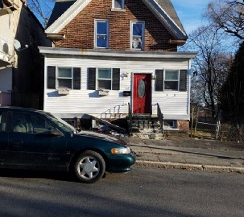 2nd image of 157 Hawk St S
