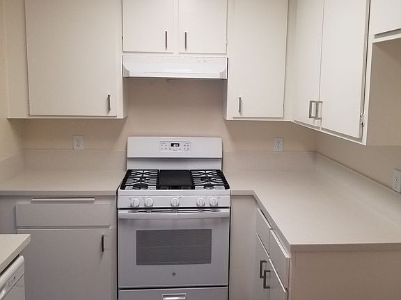 2nd image of 13882 Clinton St APT 4