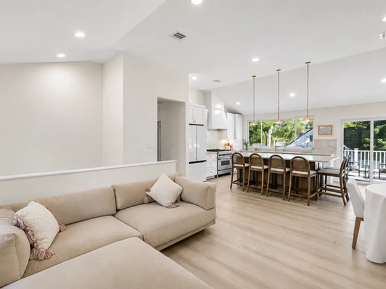 53 Field Ave — Photo 7