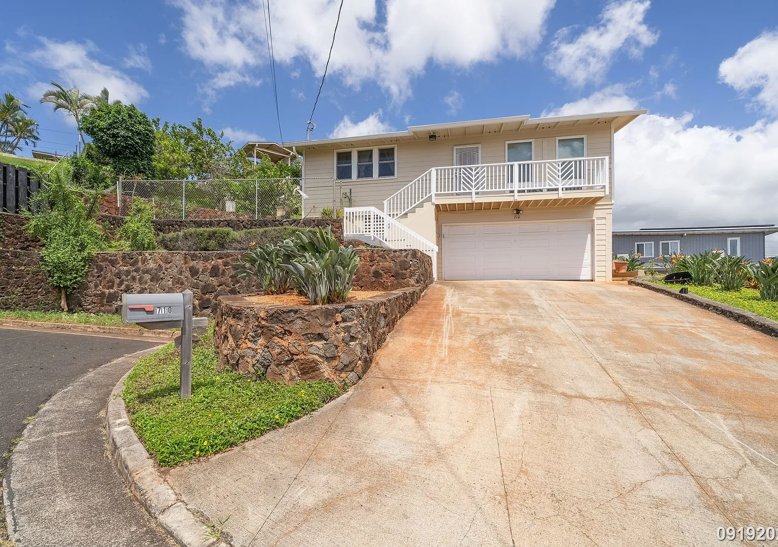 4 Bed 3 Bath Duplex Multi-Family Home in Pearl City — Photo 1
