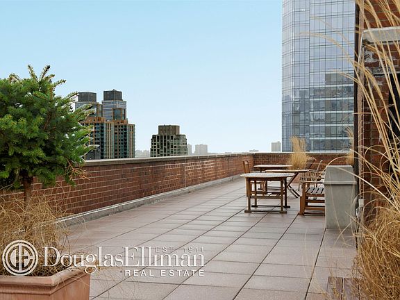 5th image of 130 W 67th St APT 10A