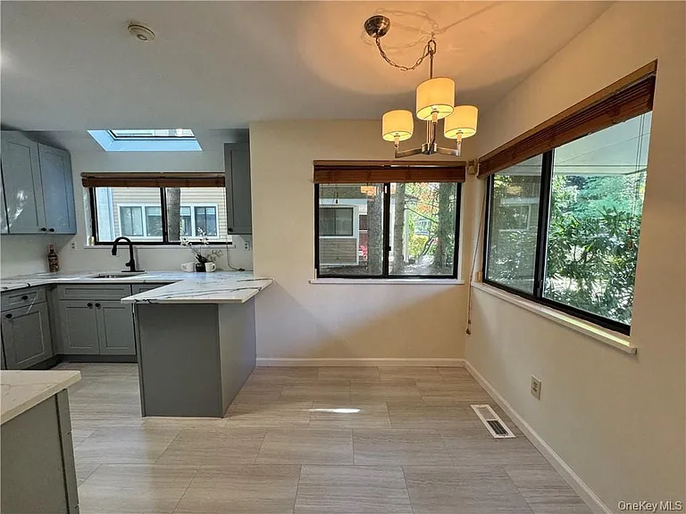 17 Rambling Brook Rd — Photo 5