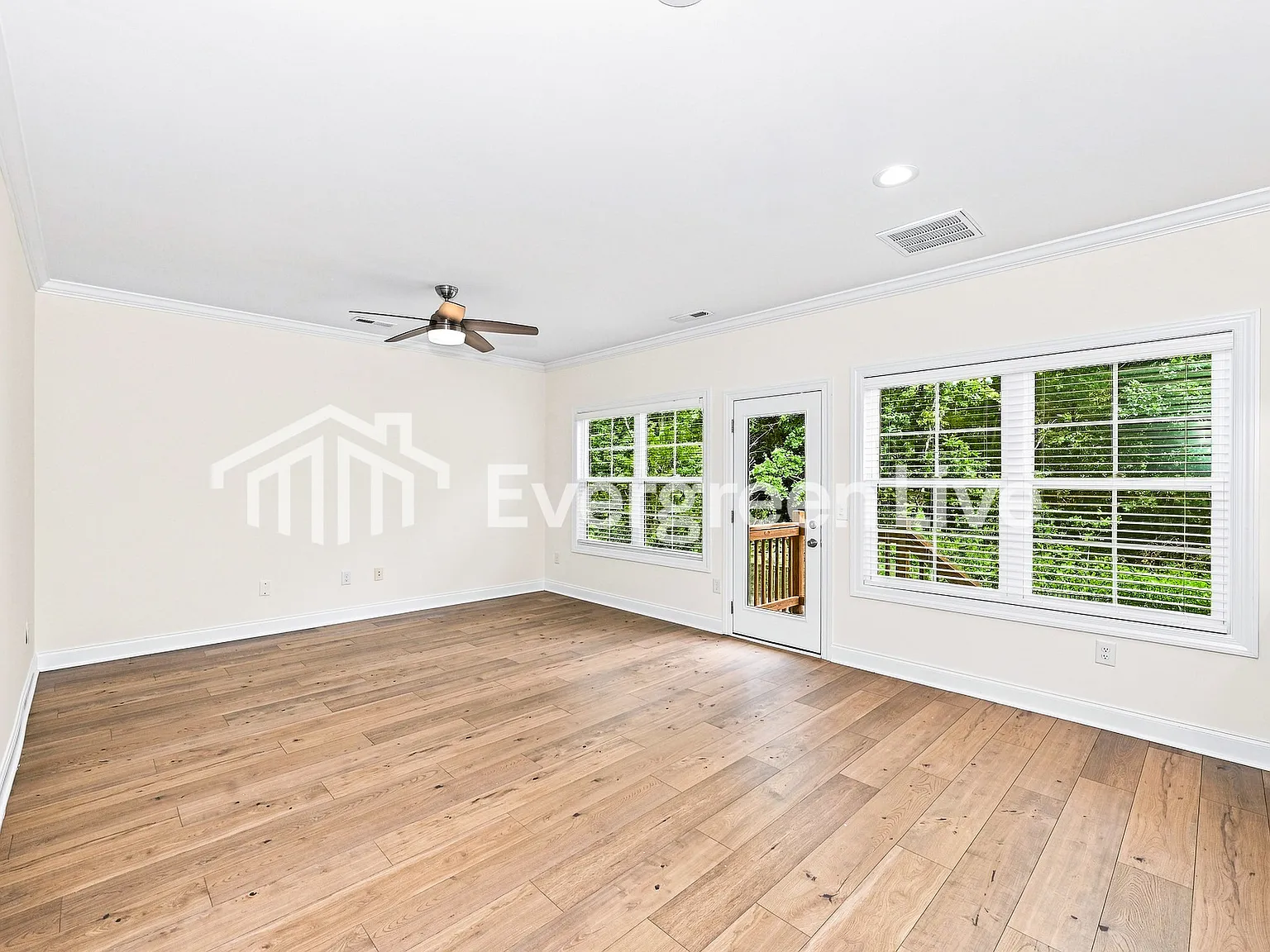 3 bed, 2.5 bath, 1651 sqft, $1,995 — Photo 2