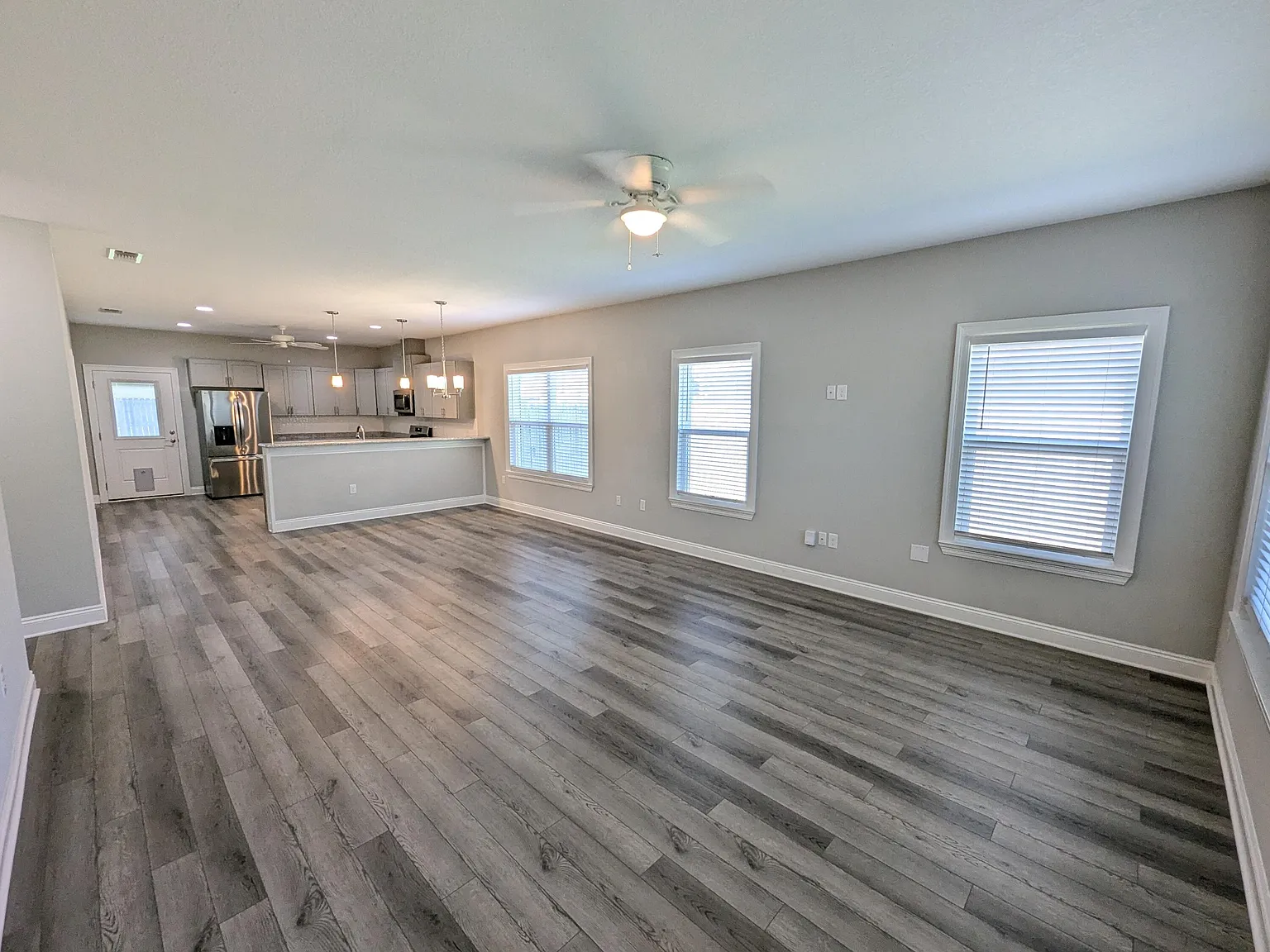 3 bed, 1736 sqft, $2,420 — Photo 3