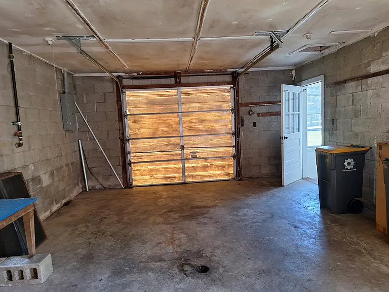 2631 N Dunn St — Photo 15