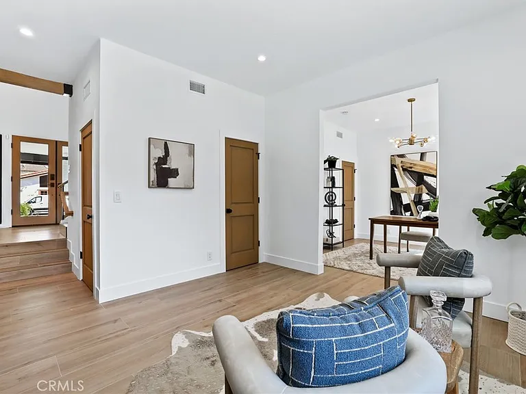 3889 Humboldt Dr — Photo 15