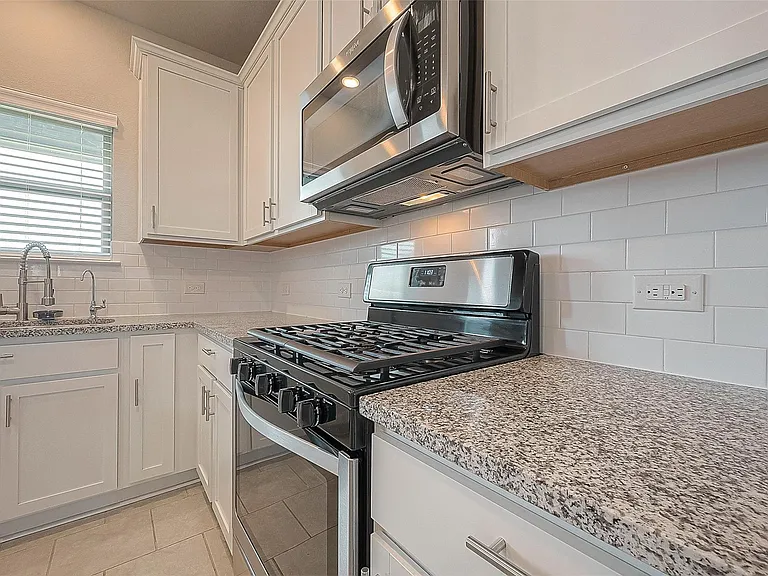 7446 French Quarter Ct — Photo 10