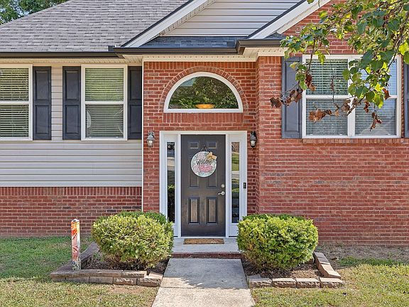 3rd image of 42 Willowbrook Dr