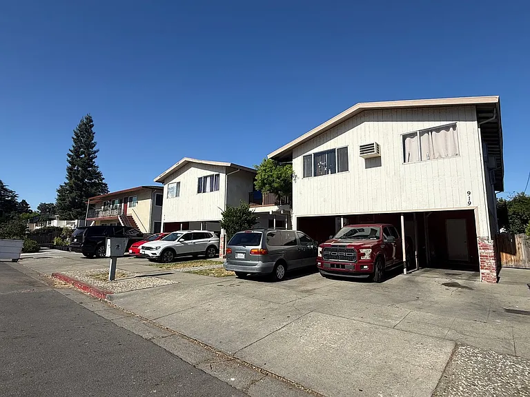 Delbert Way 919 — Photo 7