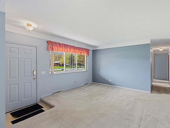 5th image of 48809 Sugarbush Rd