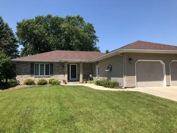 105 N Superior St, Emmetsburg, IA 50536