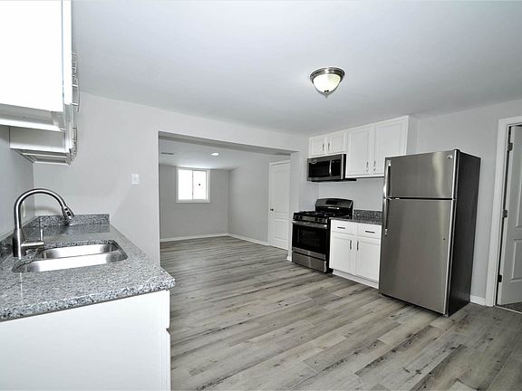 3rd image of 18623 W Hickory Pl