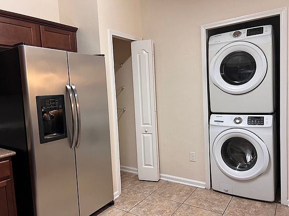 3rd image of 4908 Key Lime Dr Unit 107