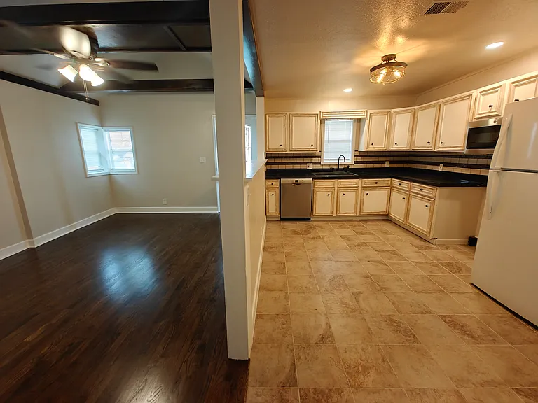 402 N Grant Ave — Photo 5