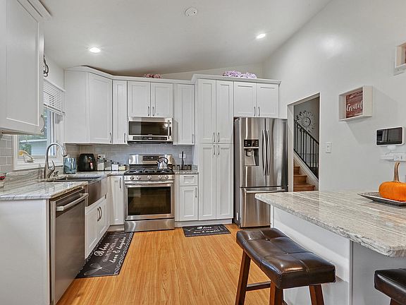 5th image of 334 Ashland Ave