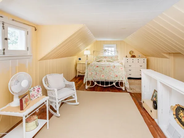 334 9th Ave N, Hopkins, MN 55343