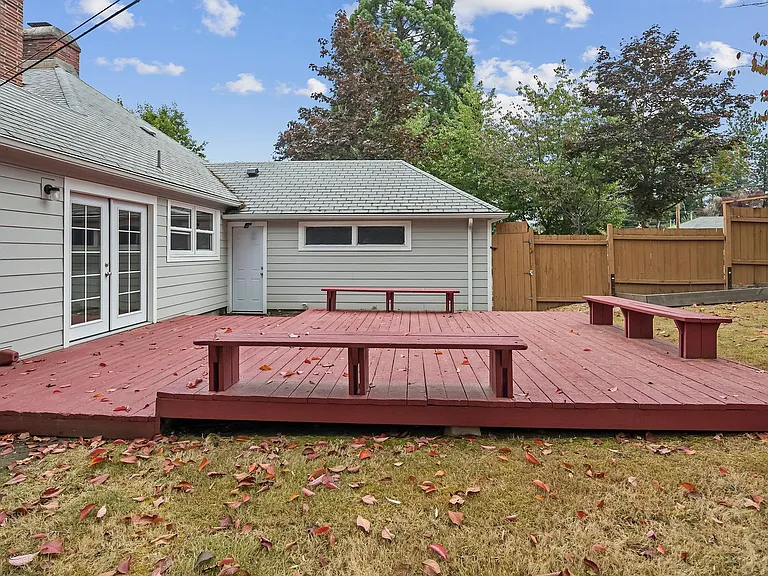 9520 SW Cypress St — Photo 32