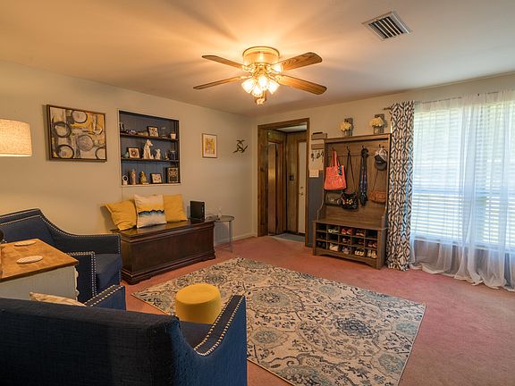 4th image of 517 Clermont Dr W