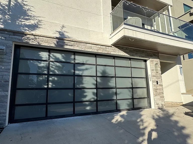 4732 Mercier St — Photo 48