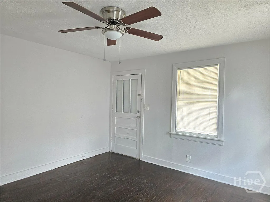 2 bed, 1.0 bath, 725 sqft, $1,400 — Photo 4