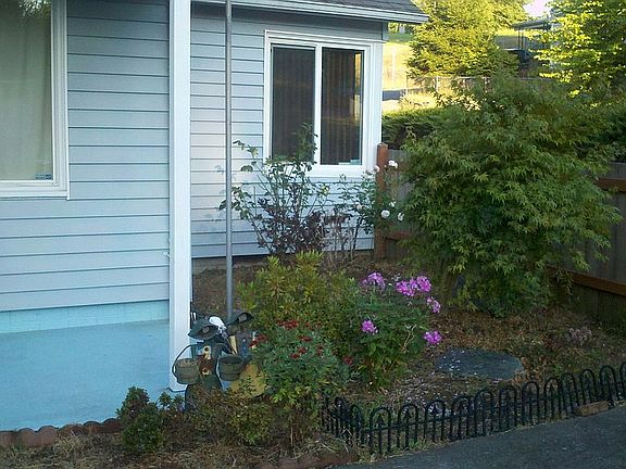 3rd image of 1302 Whitney Ave